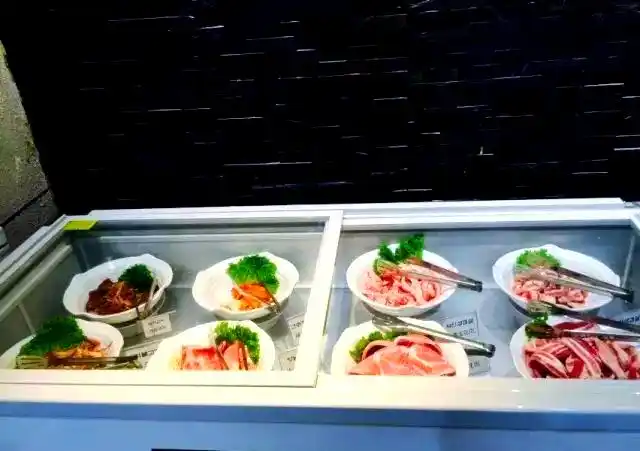 在西安体验极致自助餐:从平价到高端的全方位选择(图4) 西安自助餐推荐_海鑫汇海鲜烤肉自助_性价比高西安自助餐