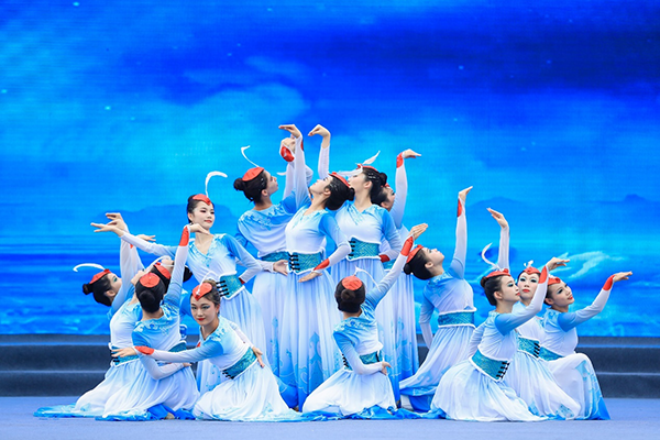 金陵科技学院举行2023级本科新生开学典礼(图2) 志不求易事不避难做不怕吃苦的金科人_金陵科技学院图片_金陵科技学院2023级本科新生开学典礼