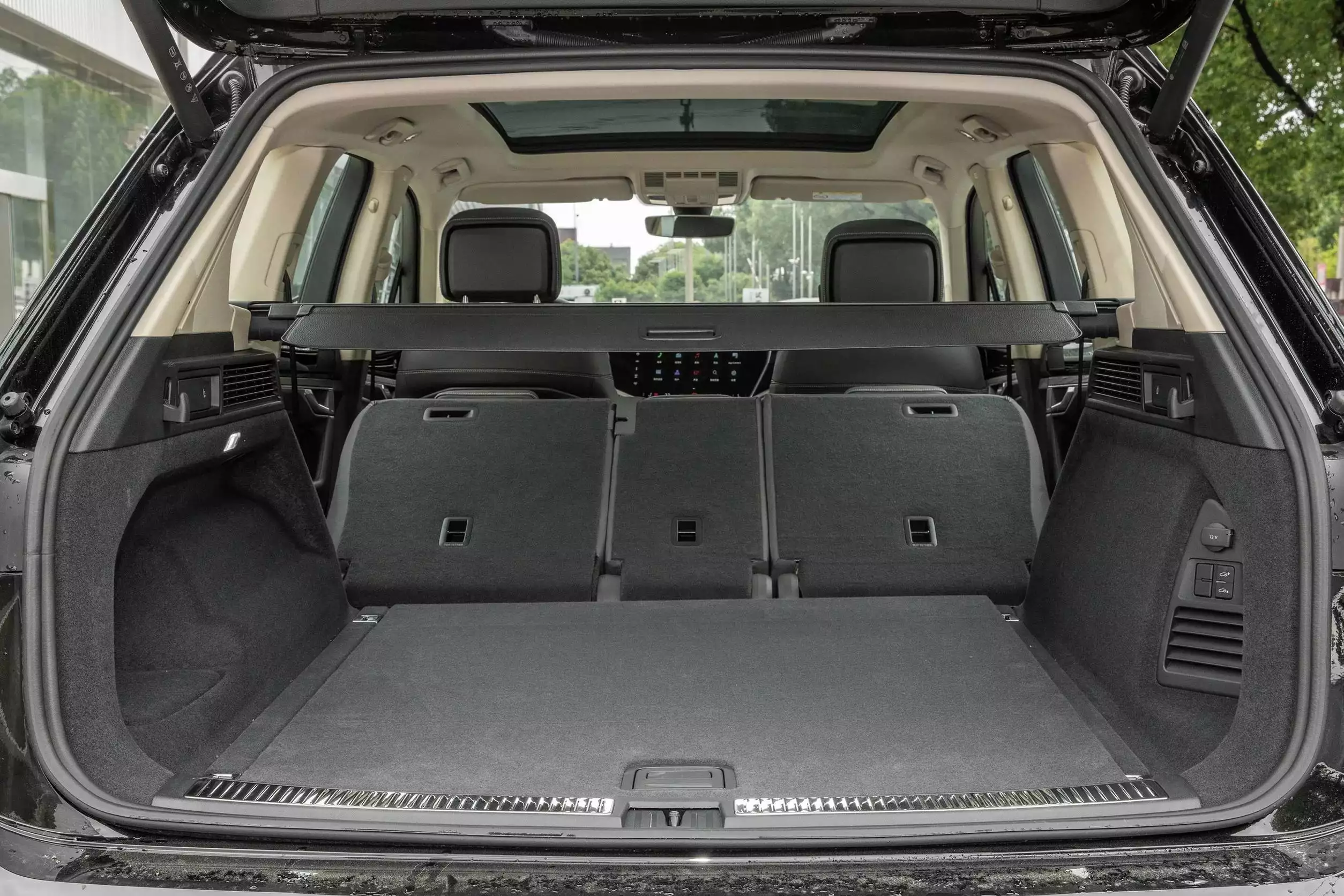 大众造出“换壳Q7”,3.0T+空悬+8AT,懂的人却不多(图6) 大众途锐 3.0T V6双涡轮增压引擎 15英寸高分辨率触控屏_大众途锐2025款报价v6