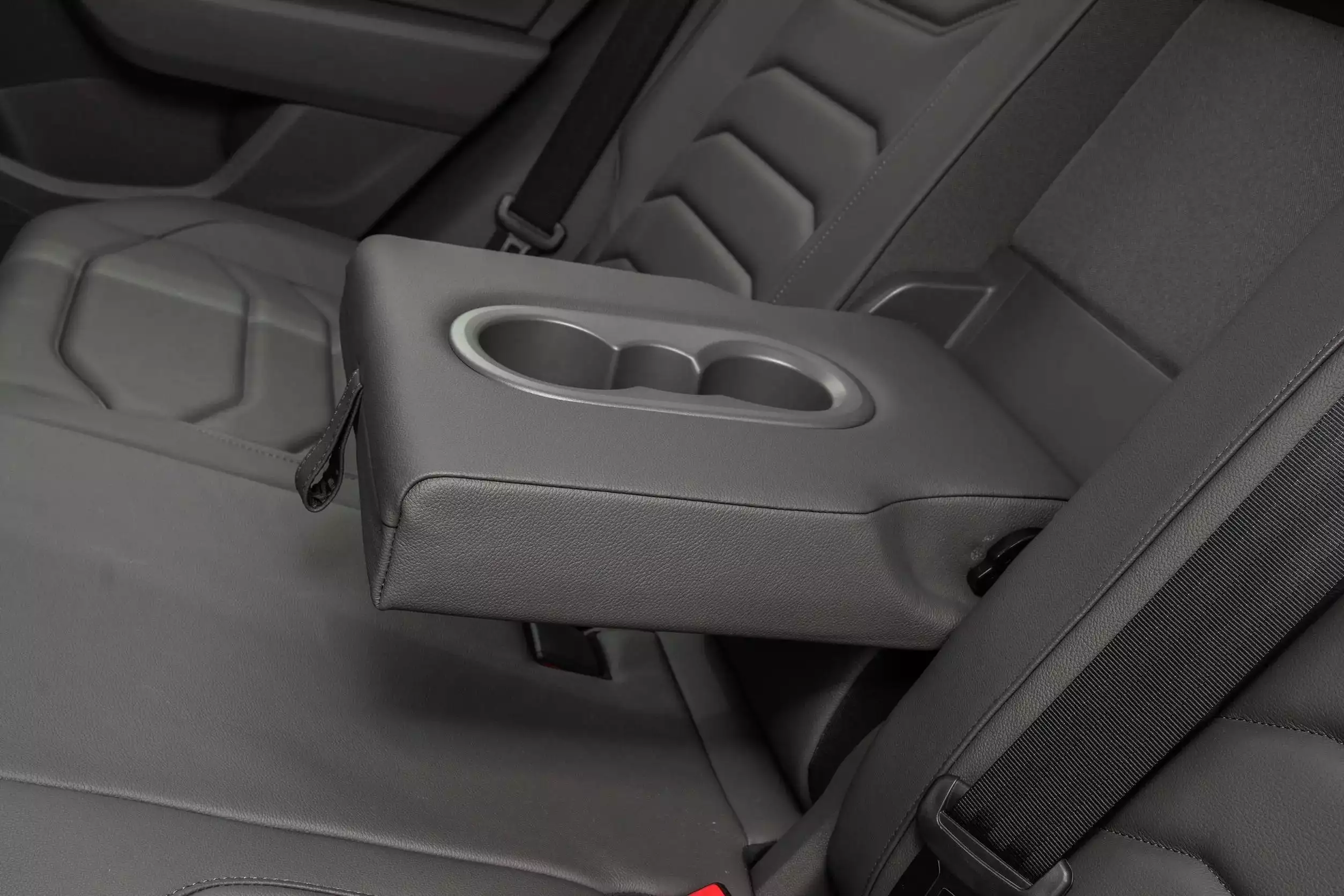 大众造出“换壳Q7”,3.0T+空悬+8AT,懂的人却不多(图7) 大众途锐 3.0T V6双涡轮增压引擎 15英寸高分辨率触控屏_大众途锐2025款报价v6