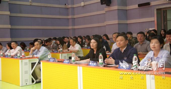 华中科技大学数智化传播领袖专业硕士研究生培养高峰论坛_华中科技大学bbs_华中科技大学新闻与信息传播学院校外业界导师聘任仪式