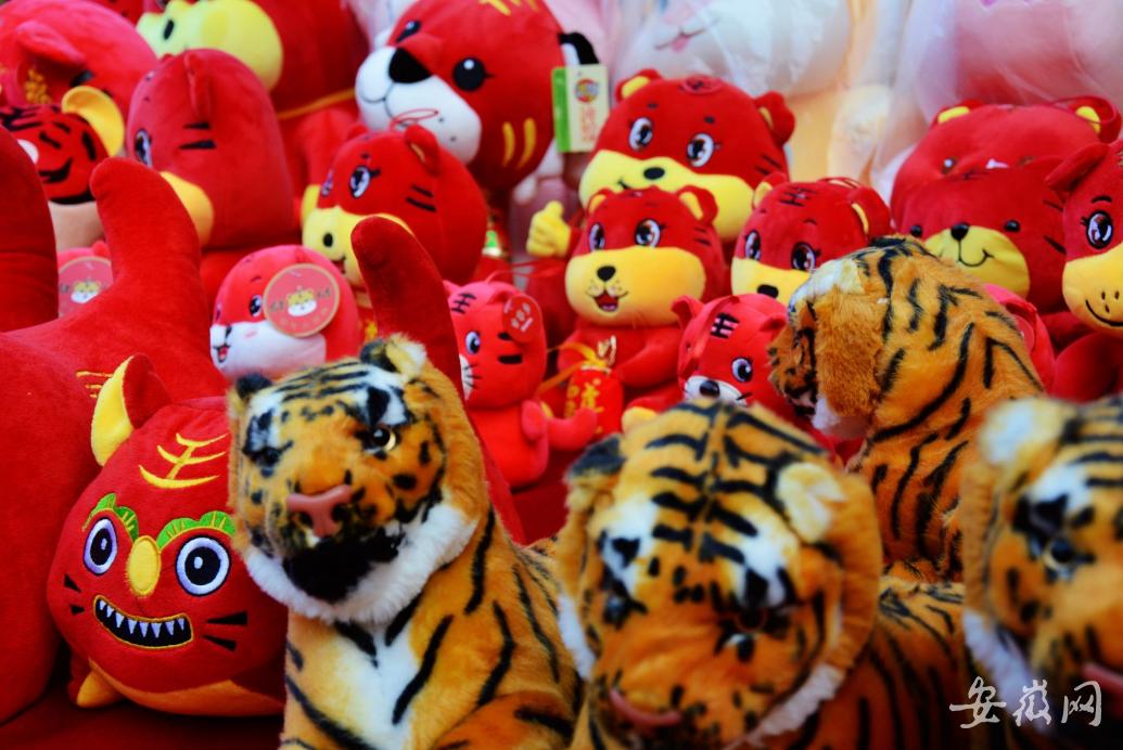 合肥城隍庙小吃_城隍庙附近春节氛围_合肥市城隍庙年货街