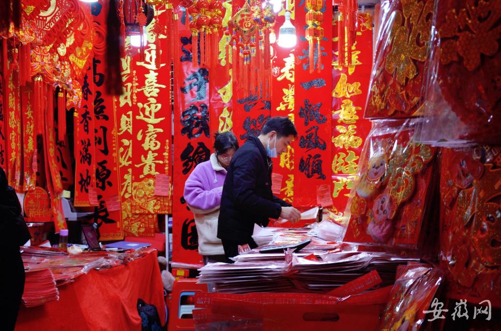 合肥市城隍庙年货街_城隍庙附近春节氛围_合肥城隍庙小吃