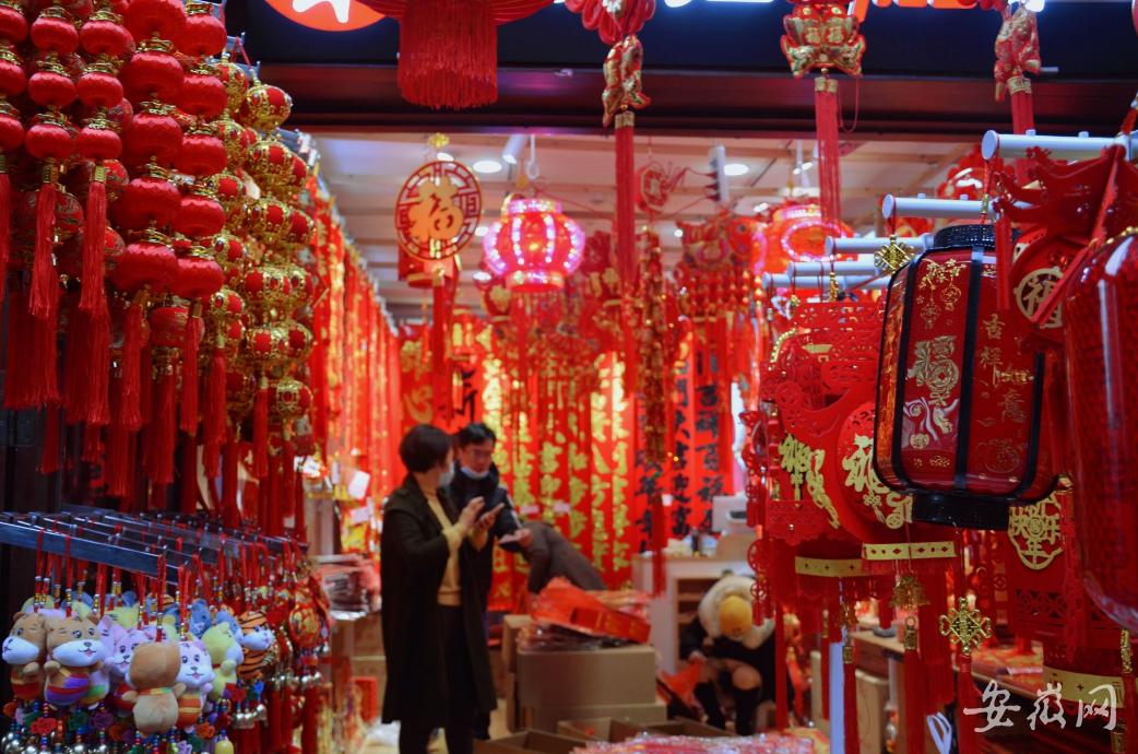 合肥城隍庙小吃_合肥市城隍庙年货街_城隍庙附近春节氛围