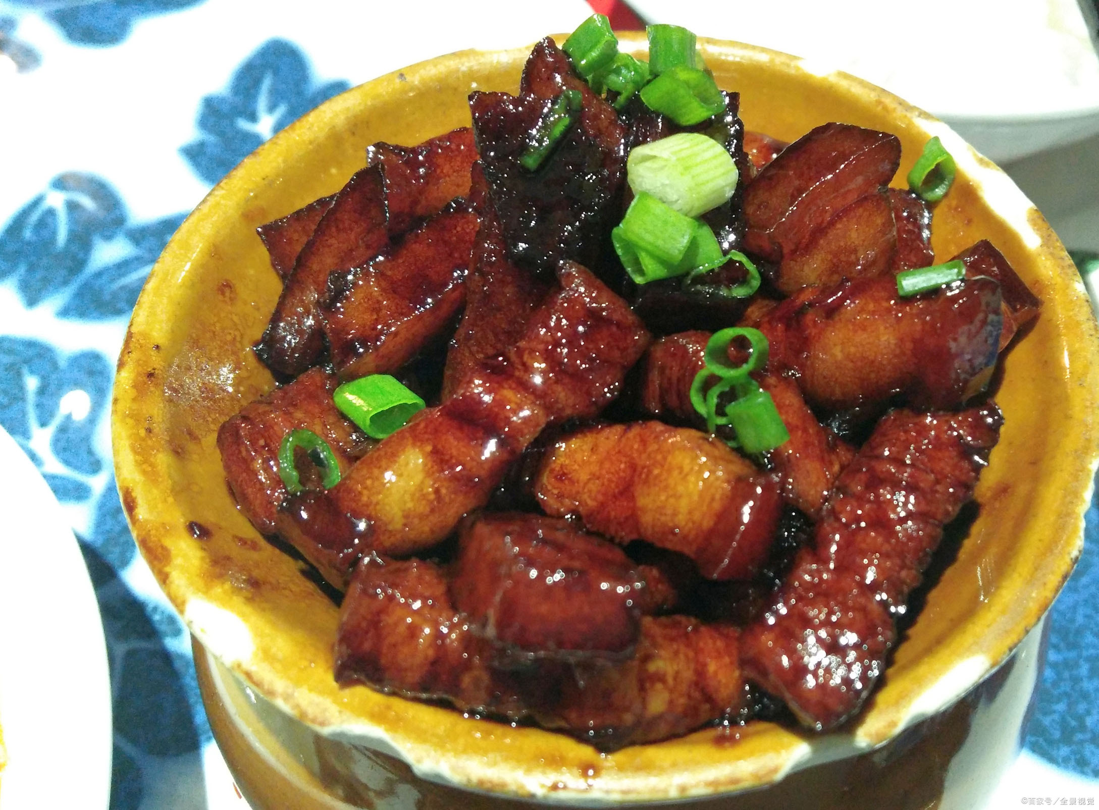 红烧肉肥而不腻做法_红烧肉慢炖技巧_红烧肉炖菜