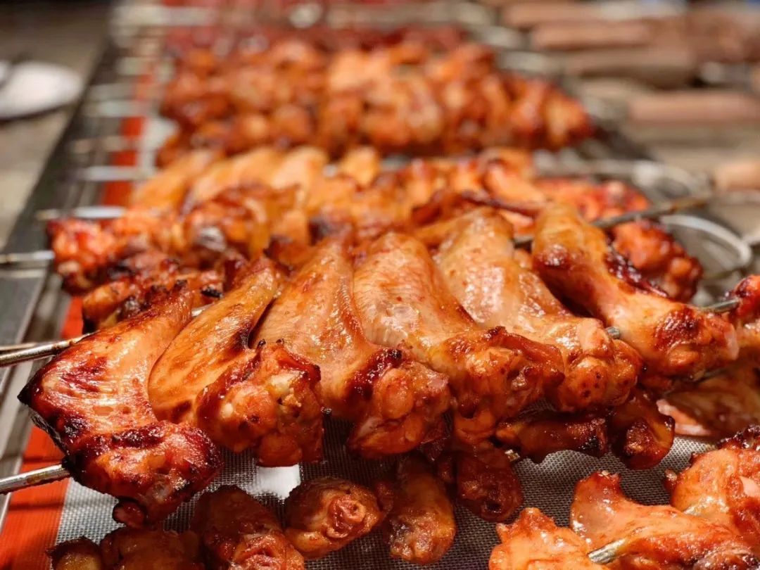 汉丽轩烤肉自助餐价位_欢乐牧场自助餐 南京店 100+菜品任点_欢乐牧场自助餐 烧烤火锅海鲜 三种吃法