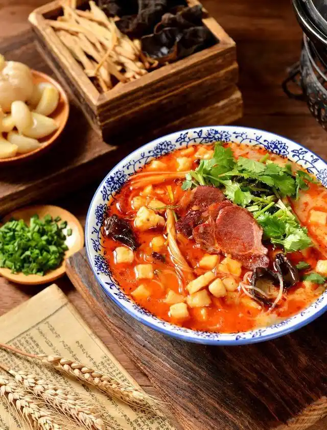 陕西最有名十大小吃_陕西碳水炸弹美食_陕西特色美食小吃