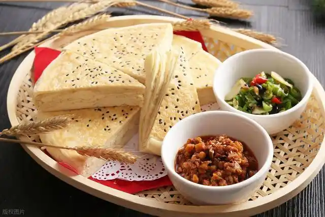 陕西碳水炸弹美食_陕西特色美食小吃_陕西最有名十大小吃