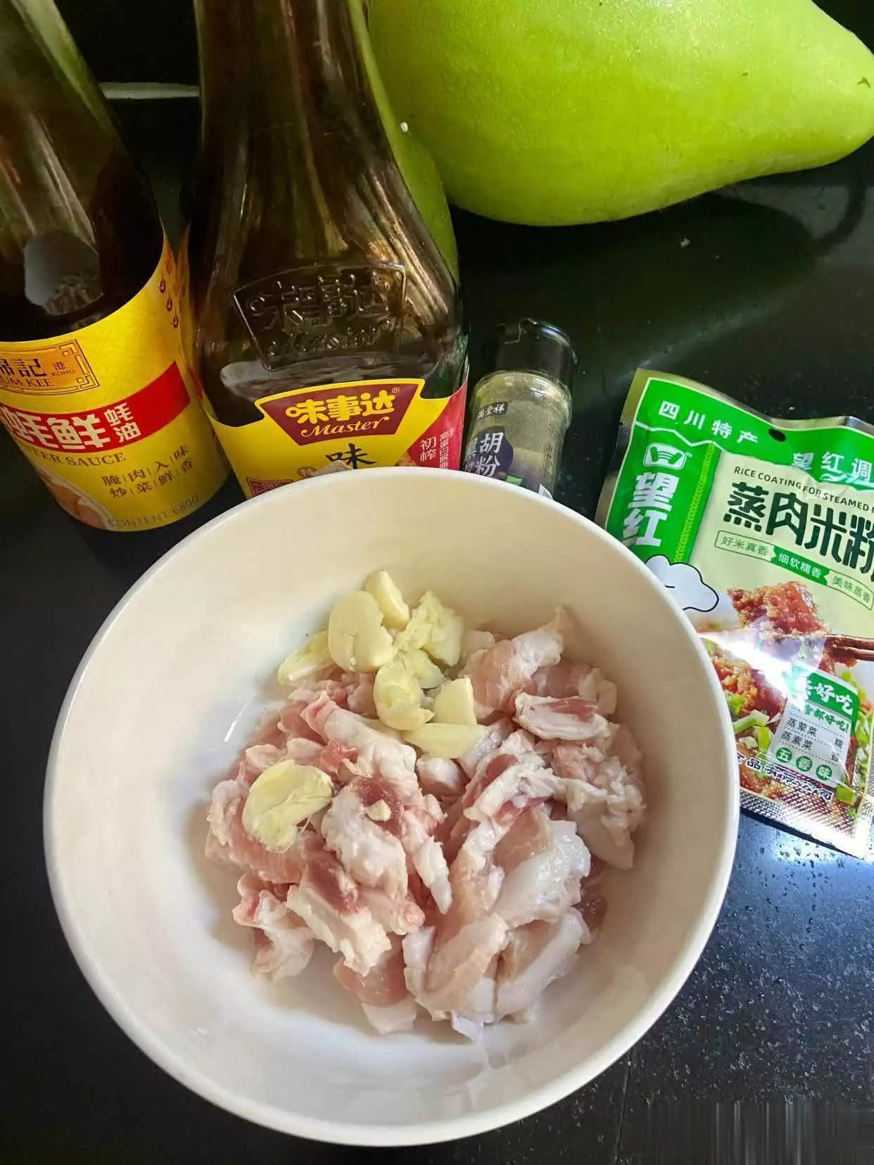 粉蒸肉不放盐原因大揭秘!正宗做法分享(图1) 正宗粉蒸肉做法_粉蒸肉是什么地方的菜_粉蒸肉选材腌制技巧