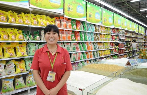 超市员工低工资福利好_超市收银员工资_超市工作环境轻松就业门槛低