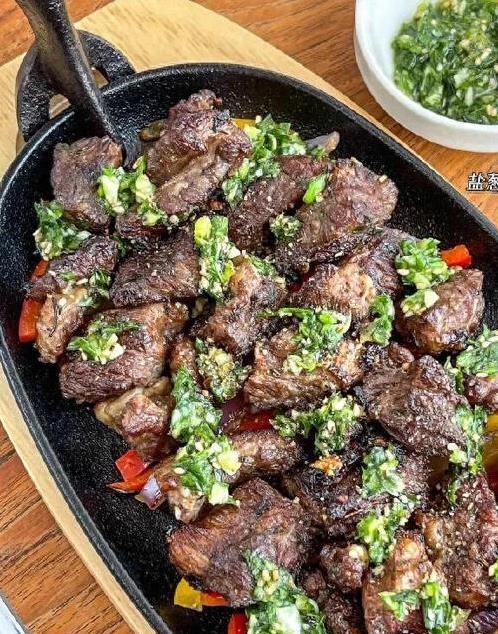 在家煎牛排也能秒杀西餐厅?盐葱酱一抹,香到邻居敲门(图2) 煎牛扒做法_日式盐葱煎牛排做法_盐葱酱牛排食谱