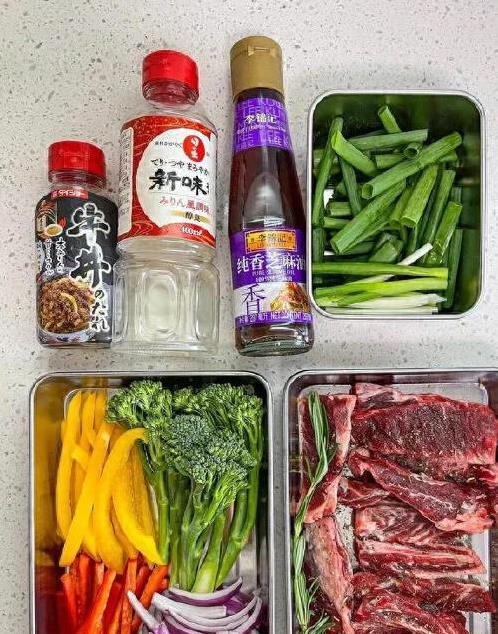 在家煎牛排也能秒杀西餐厅?盐葱酱一抹,香到邻居敲门(图3) 煎牛扒做法_日式盐葱煎牛排做法_盐葱酱牛排食谱