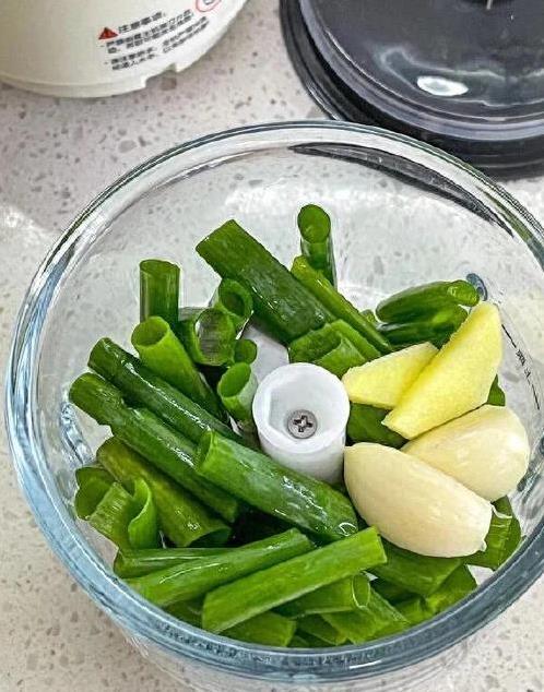 在家煎牛排也能秒杀西餐厅?盐葱酱一抹,香到邻居敲门(图6) 煎牛扒做法_日式盐葱煎牛排做法_盐葱酱牛排食谱