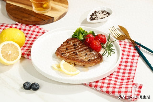 在家煎出西餐厅级黑椒牛排!3步搞定,不翻车!(图1) 煎牛扒做法_简单黑椒牛排做法_在家做黑椒牛排