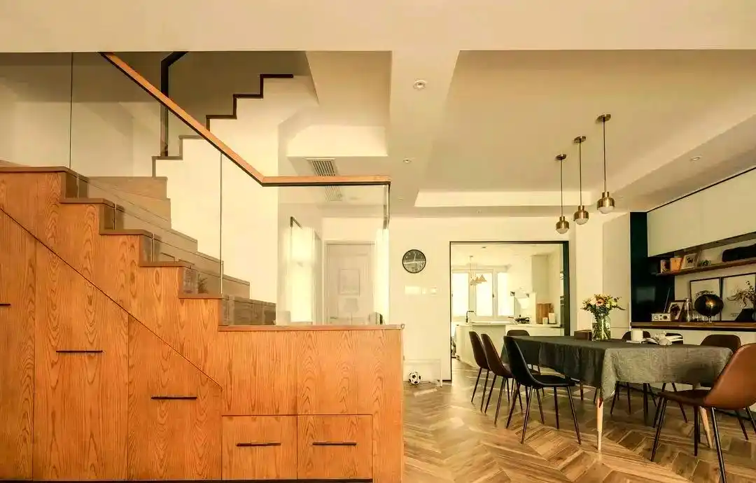 瓷砖怎么做拼花_鱼骨拼接法 人字形铺贴法_瓷砖创意铺贴方式