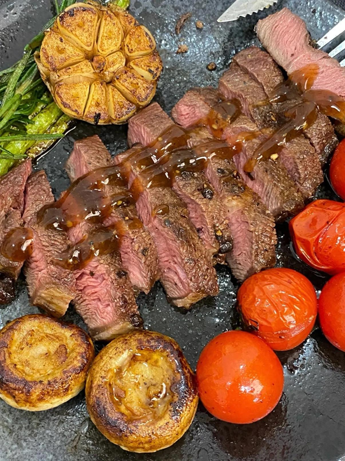 5分钟腌、2分钟煎,一口爆汁的“懒人神级牛排”!(图1) 煎牛扒做法_米其林煎牛排室温回温_厨房小白快速煎牛排教程