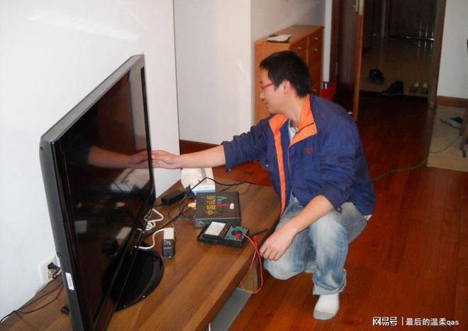 长沙燃气灶热水器冰箱洗衣机维修上门电话,长沙空调维修移机安装(图1) 长沙空调维修移机安装_长沙荣事达热水器售后_长沙燃气灶热水器冰箱洗衣机维修上门电话