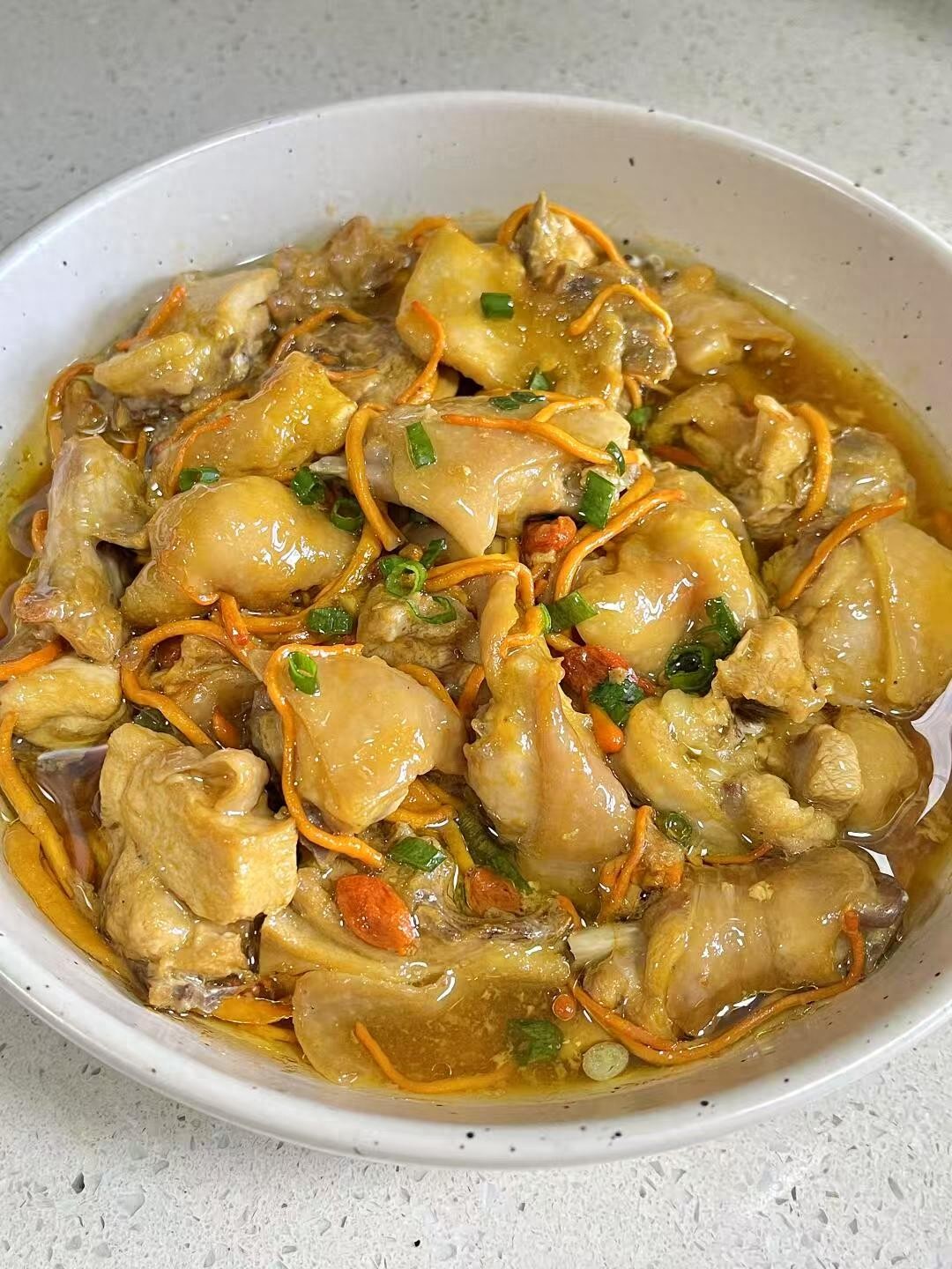 原汁原味的虫草花蒸鸡,简简单单又得一餐(图1) 营养又美味的虫草花蒸鸡食谱_虫草菜怎么吃_虫草花蒸鸡做法