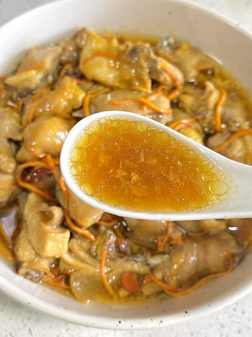 原汁原味的虫草花蒸鸡,简简单单又得一餐(图5) 虫草花蒸鸡做法_营养又美味的虫草花蒸鸡食谱_虫草菜怎么吃