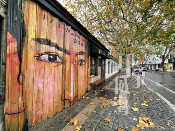 美“画”威海!(图4) 个性墙面涂鸦图片大全_威海彩绘街道_新威附路艺术街区