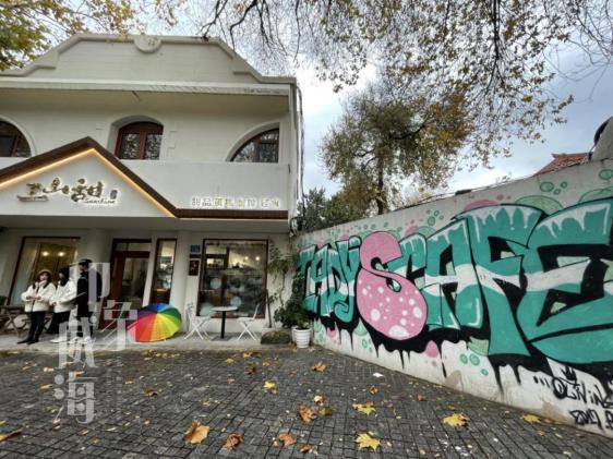 美“画”威海!(图9) 新威附路艺术街区_个性墙面涂鸦图片大全_威海彩绘街道