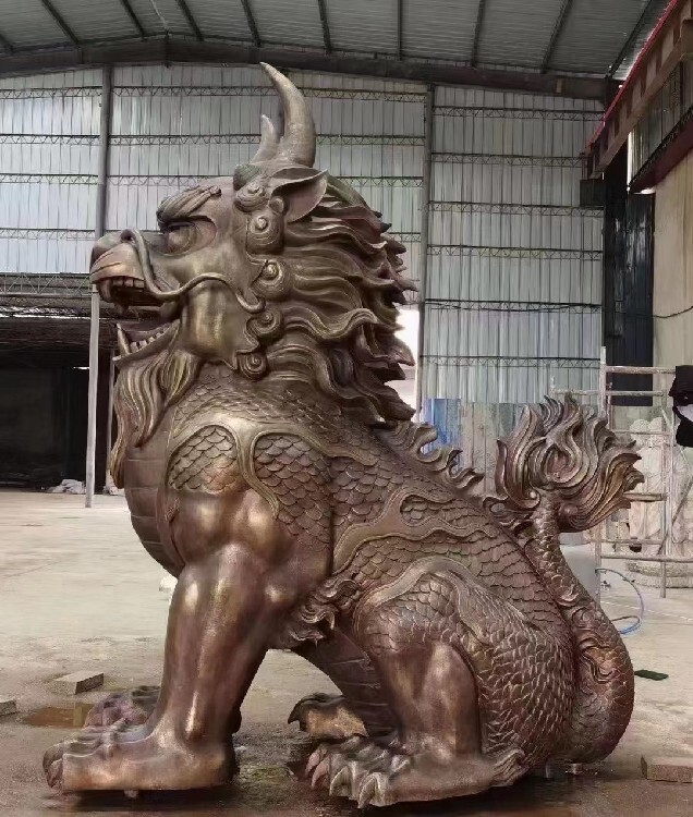 铜雕麒麟报价_铜雕麒麟在现代家居装饰应用_铜雕麒麟在公共场所装饰作用