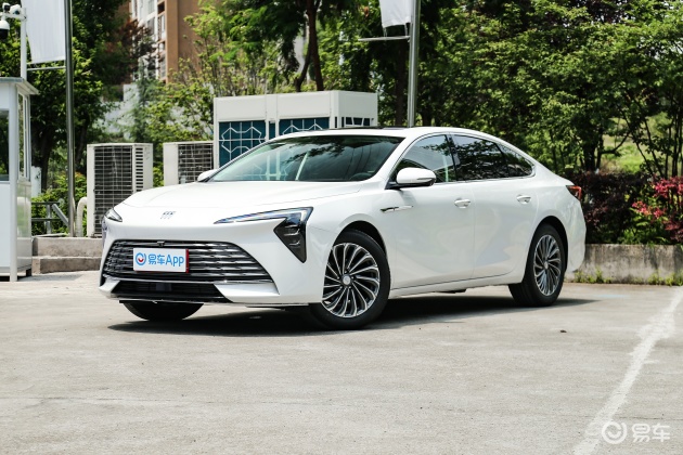 君越溜背式设计_别克君越轿车快修精修手册_君越内饰豪华感