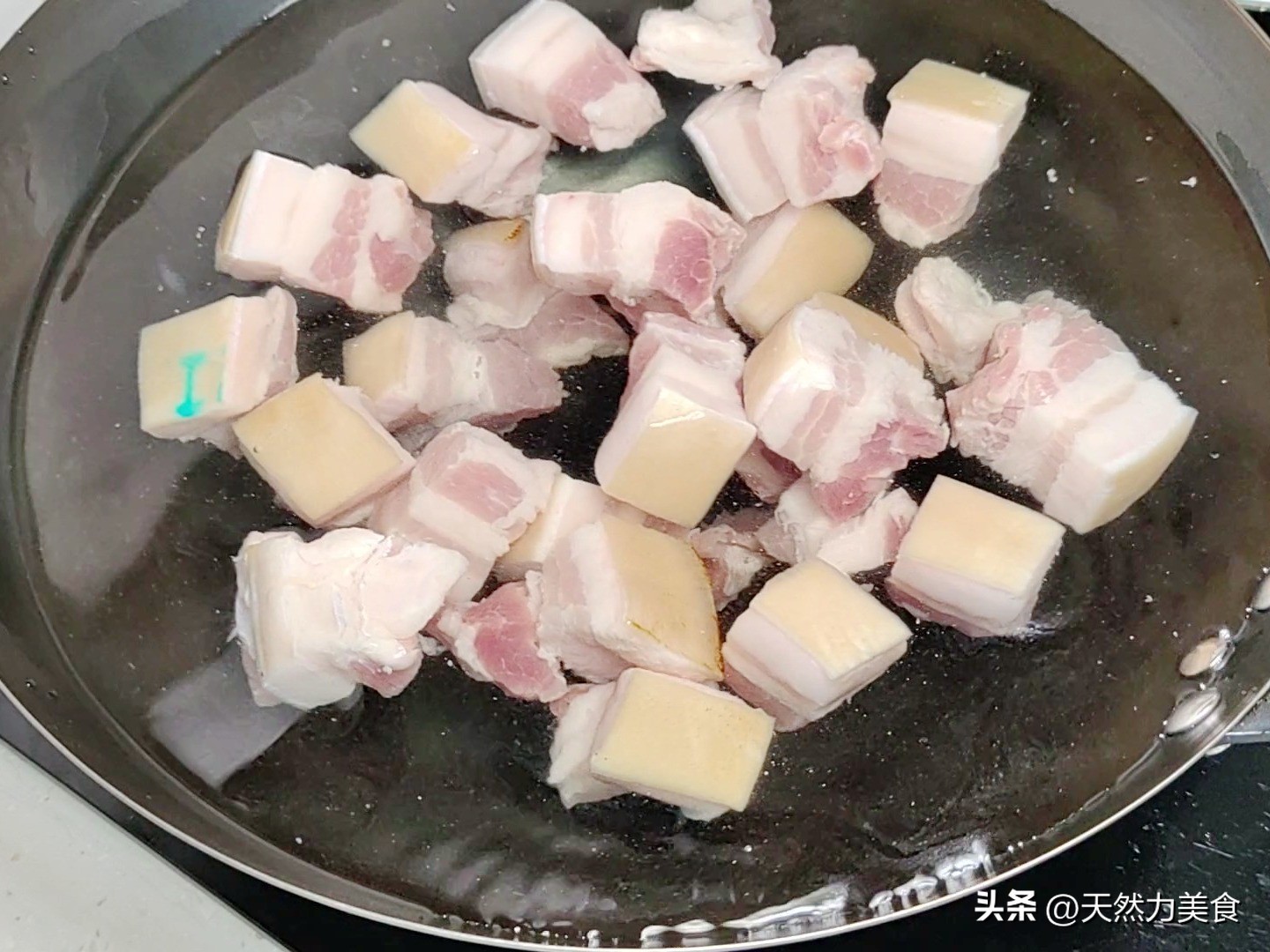 10分钟搞定豉香红烧肉!不加一滴水,软烂不腻,懒人必学(图7) 红烧肉属于哪个菜系_10分钟豉香红烧肉教程_红烧肉高压锅做法