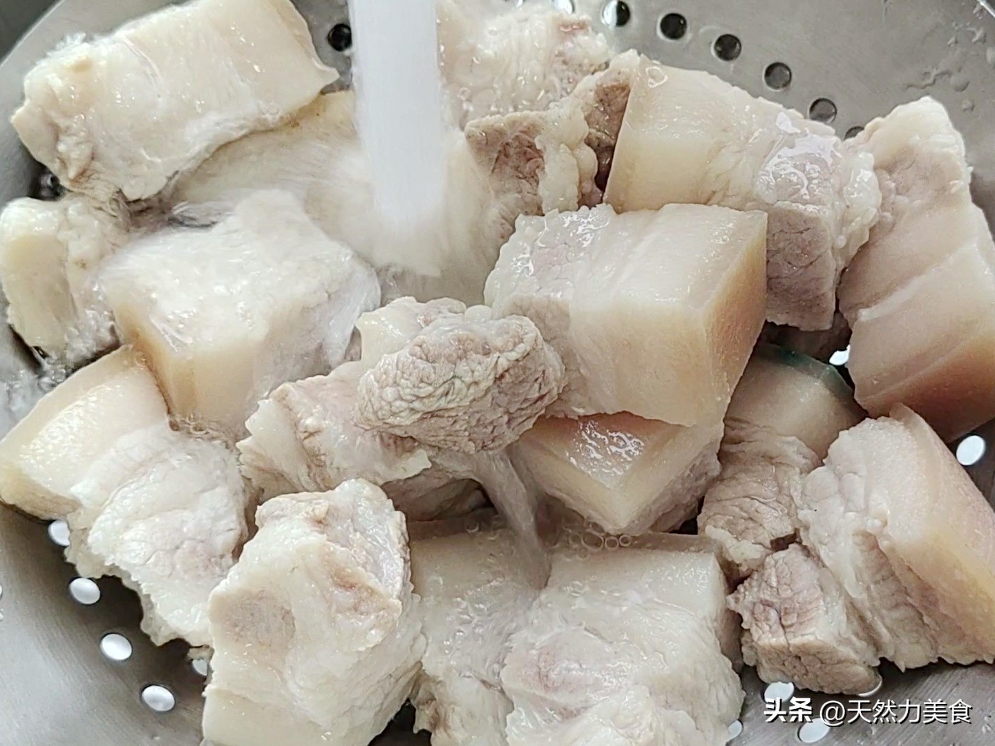 10分钟搞定豉香红烧肉!不加一滴水,软烂不腻,懒人必学(图8) 红烧肉高压锅做法_10分钟豉香红烧肉教程_红烧肉属于哪个菜系