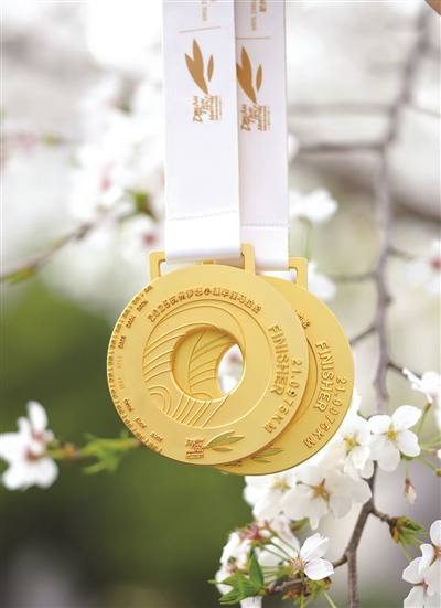 杭州梦想小镇半程马拉松周日鸣枪(图2) 2025梦马参赛服_2025梦马奖牌_杭州梦想小镇美食攻略