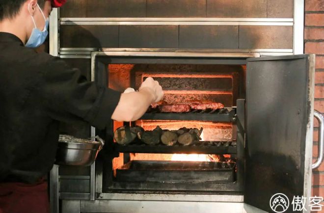 四年前一口惊艳的爆汁牛扒,这次再去竟然……(图10) 果木牛扒的做法_超级牛扒牛排特色做法_超级牛扒四周年活动