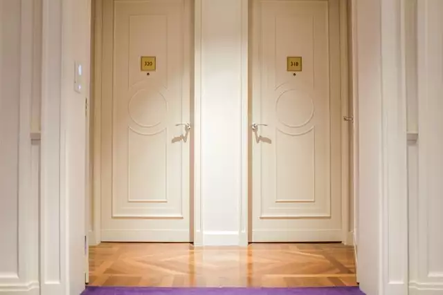 实木复合门选购指南_复合门价格一般多少钱_装修选木门