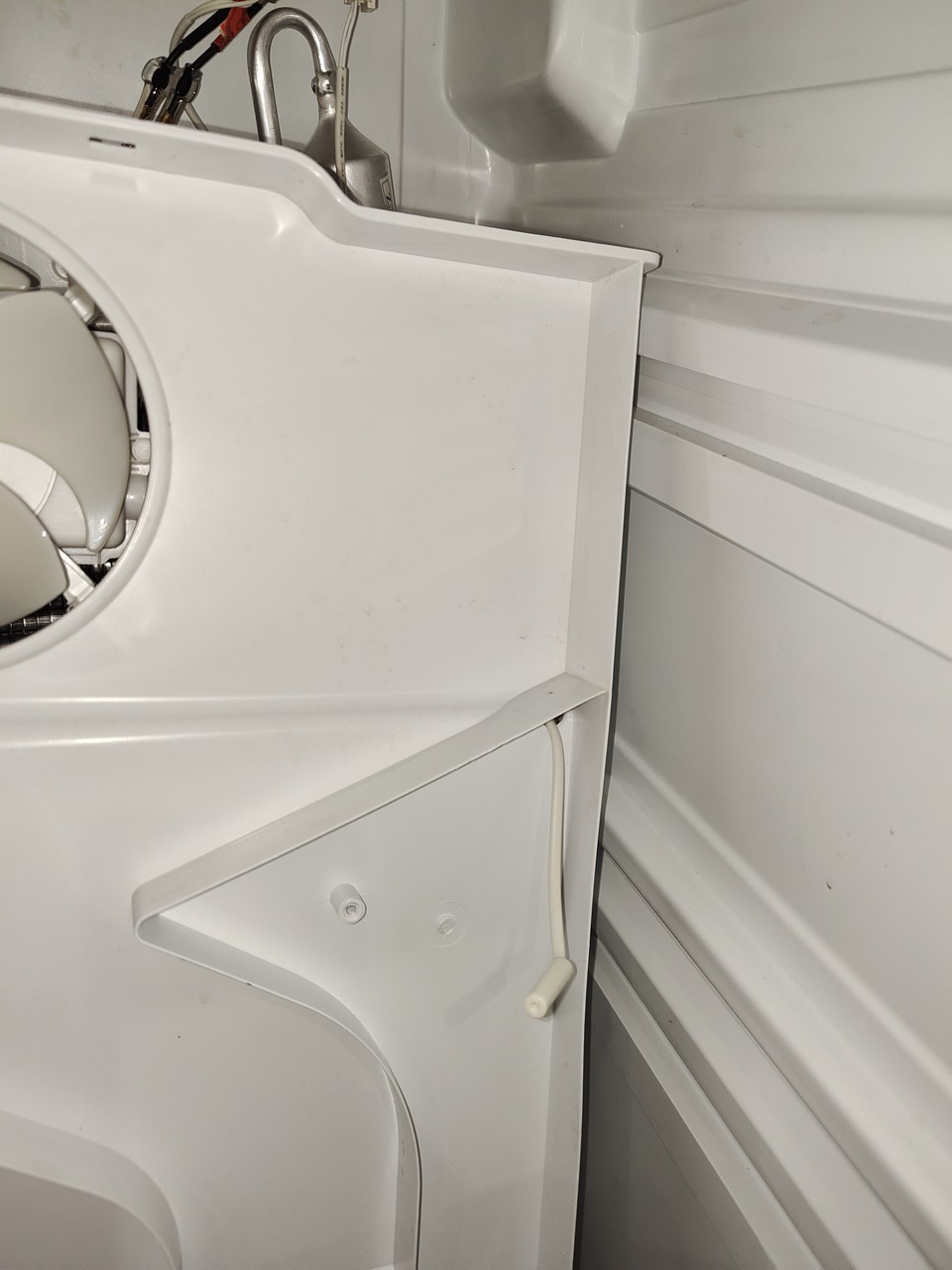 风冷冰箱冷冻区结霜维修_美的冰箱冷藏温度过低_松下冰箱维修电话