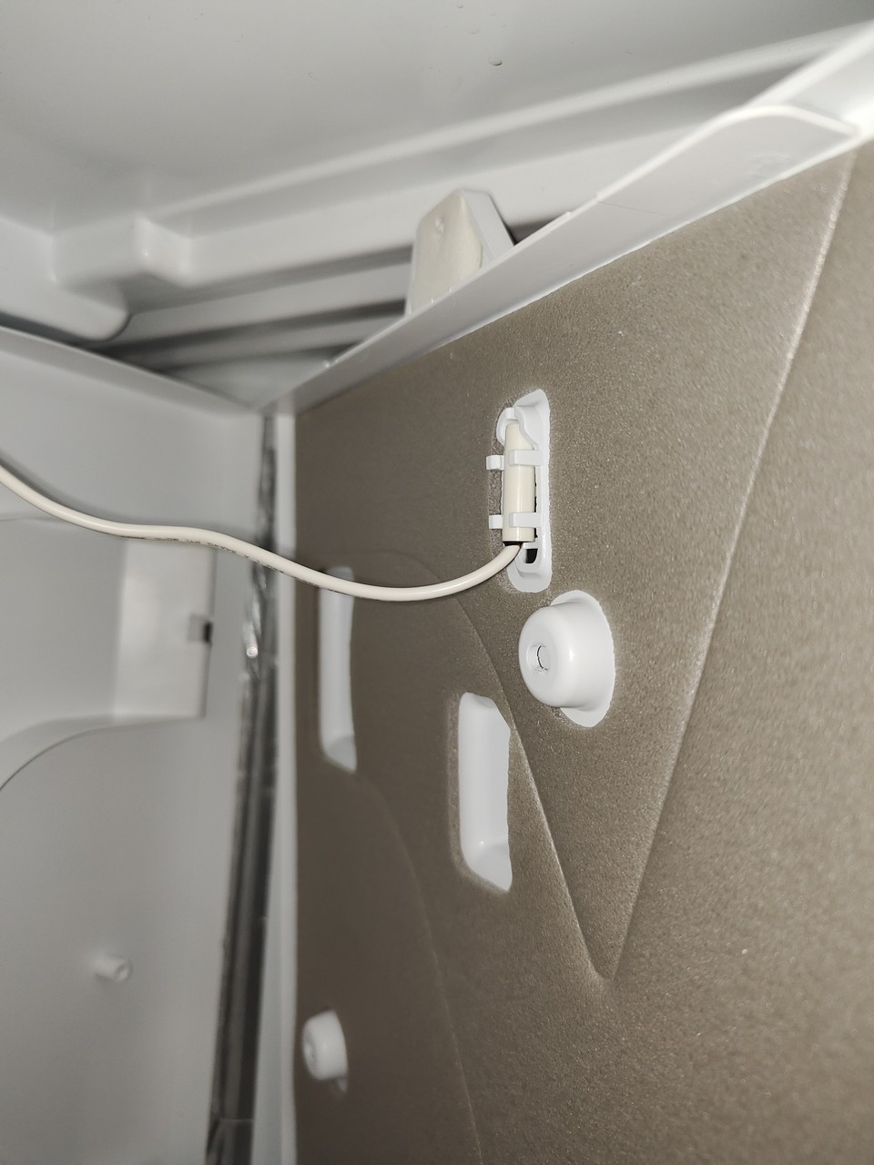 风冷冰箱冷冻区结霜维修_松下冰箱维修电话_美的冰箱冷藏温度过低