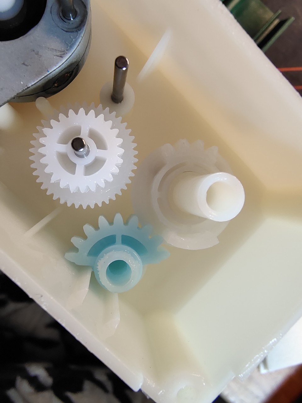 美的冰箱冷藏温度过低_风冷冰箱冷冻区结霜维修_松下冰箱维修电话