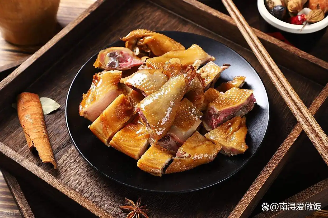 一个电饭煲就能搞定的4道大餐,不用看火,懒人必备!(图1) 电饭煲盐焗鸡教程_电饭锅懒人菜_电饭煲卤味做法