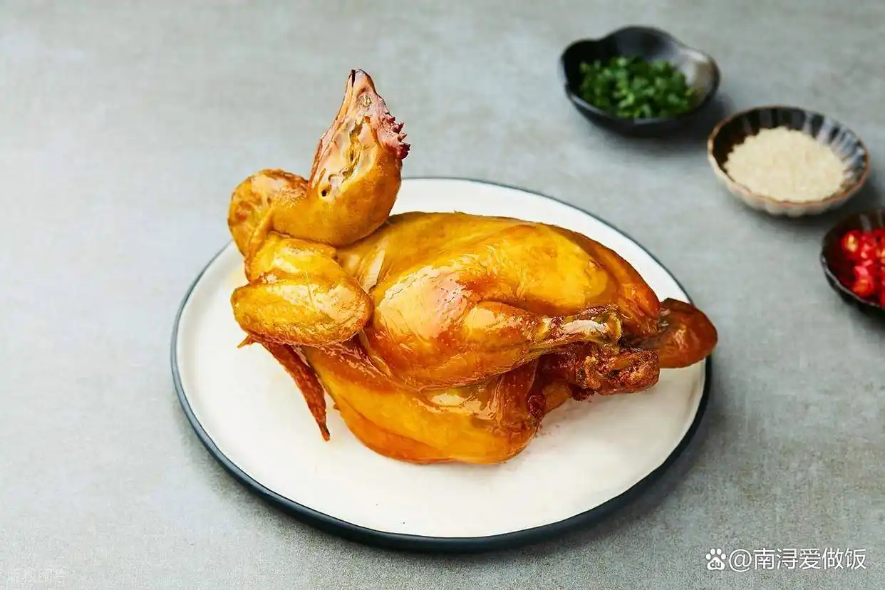 一个电饭煲就能搞定的4道大餐,不用看火,懒人必备!(图3) 电饭煲盐焗鸡教程_电饭煲卤味做法_电饭锅懒人菜