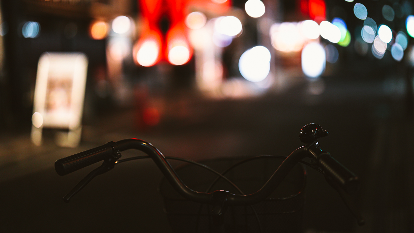 佳能最新镜头_RF 50mm F1.2L USM暗光室内拍摄表现_佳能RF 50mm F1.2L USM全开光圈画质