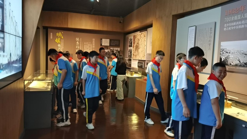 2023年五四青年节，德惠市博物馆举办“五四共青团走进博物馆”活动，让青少年更好地了解德惠历史文化。（资料图片。德惠市博物馆供图）