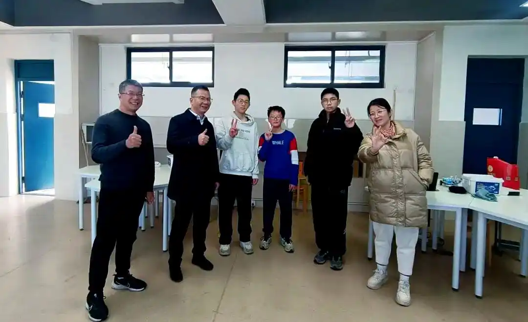 第二十八届全国青少年科技创新大赛获奖作品集_第十二届IYRC青少年数字创意机器人国际邀请赛_南昌市第二十八中学未来者科创社团