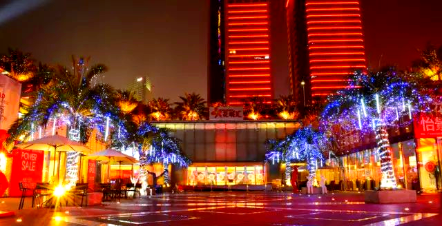 花城汇美食攻略:众多值得一试的餐厅,你不可错过!(图2) 花城汇美食推荐_广州花城汇美食推荐_大龙凤鸡煲特色菜