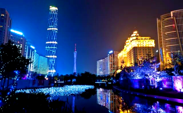 花城汇美食攻略:众多值得一试的餐厅,你不可错过!(图3) 广州花城汇美食推荐_大龙凤鸡煲特色菜_花城汇美食推荐