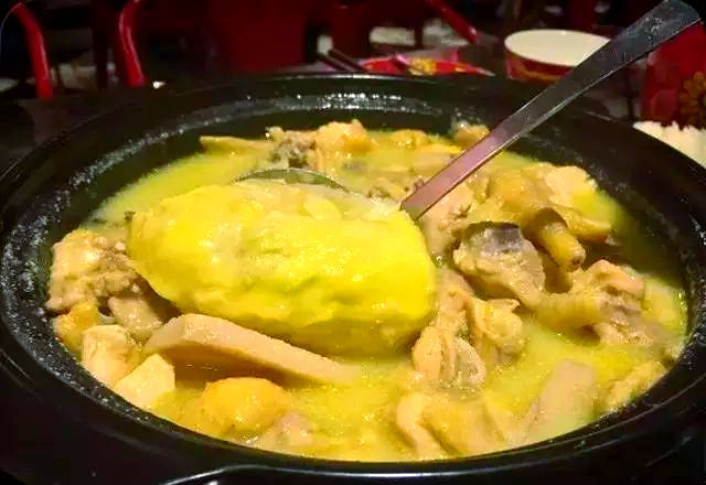 花城汇美食攻略:众多值得一试的餐厅,你不可错过!(图7) 大龙凤鸡煲特色菜_广州花城汇美食推荐_花城汇美食推荐