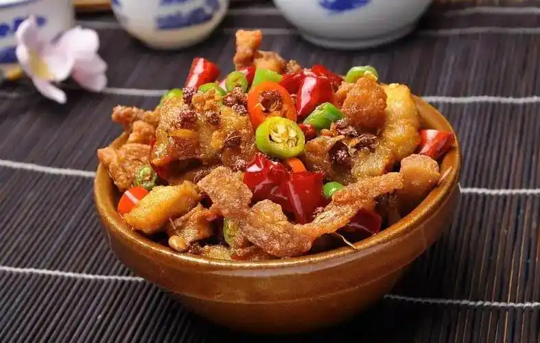 舌尖上的幸福:剁椒鱼头,麻辣子鸡,酱板鸭,湖南特色美食集锦(图4) 干锅鸭头是哪个地方的菜系_湖南特色美食介绍_剁椒鱼头做法详解