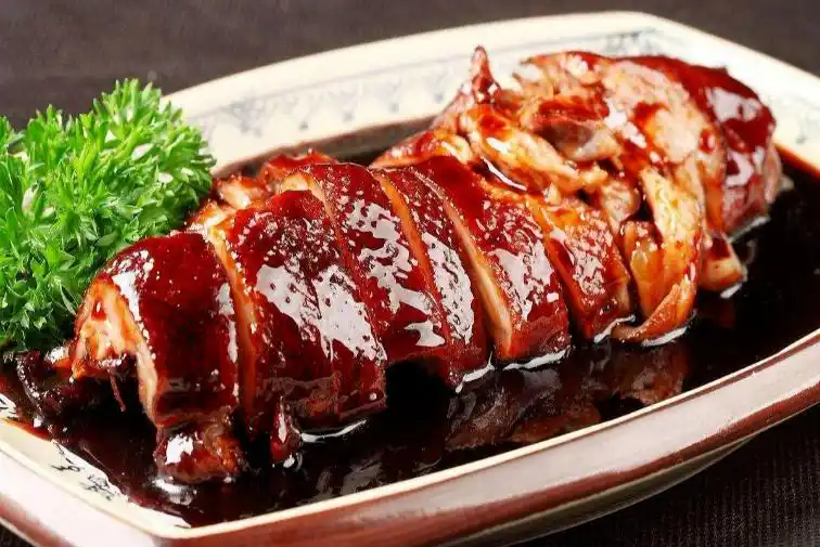 舌尖上的幸福:剁椒鱼头,麻辣子鸡,酱板鸭,湖南特色美食集锦(图5) 湖南特色美食介绍_剁椒鱼头做法详解_干锅鸭头是哪个地方的菜系