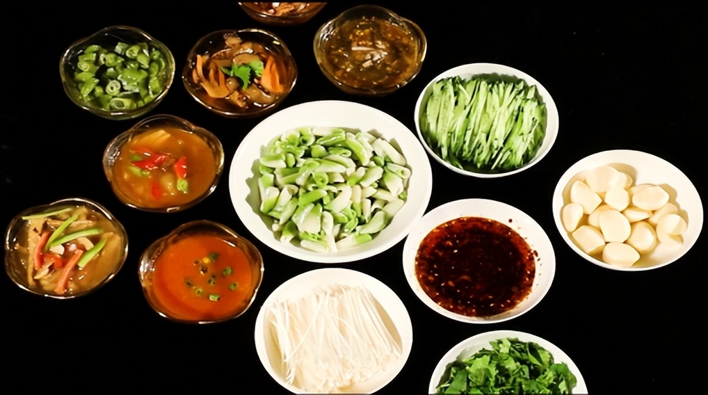 锦绣太原-非遗云展(4)|抿尖面和猫耳朵制作技艺(图4) 山西抿尖面做法_山西面食文化 遗产_山西猫耳朵制作方法