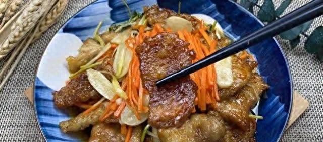 哈尔滨最出名的4道名菜,全是大“硬菜”,你都吃过几道呢(图1) 锅包肉非遗传承_哈尔滨民间特色美食小吃_哈尔滨气泡锅包肉