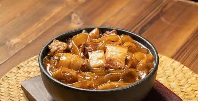 哈尔滨最出名的4道名菜,全是大“硬菜”,你都吃过几道呢(图2) 哈尔滨民间特色美食小吃_哈尔滨气泡锅包肉_锅包肉非遗传承