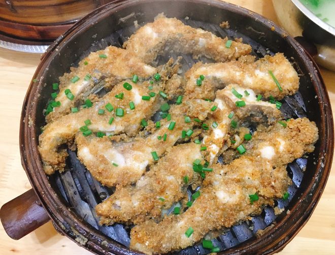 尖椒肥肠酸辣鸡_达州出名的特色美食_达州六大名菜排行