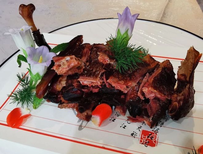 尖椒肥肠酸辣鸡_达州六大名菜排行_达州出名的特色美食